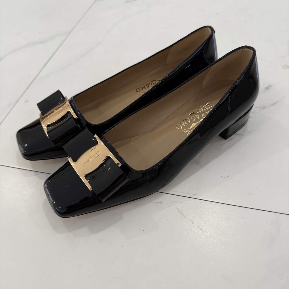 Salvatore Ferragamo Black Patent Leather Bow Logo Square Toe Pumps US Size 8